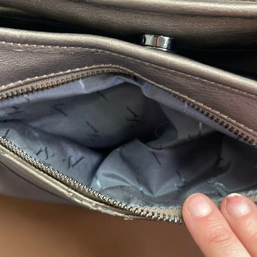 Simply Vera by Vera Wang Metallic Shoulder Bag – Pre-Owned - Picture 5 of 13